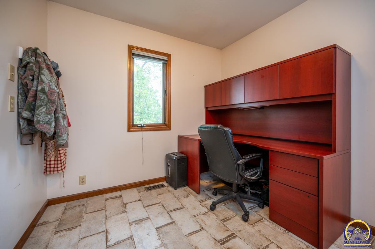 4647 Southeast Shawnee Heights Road Tecumseh, KS 66542 - Photo 17 of 37