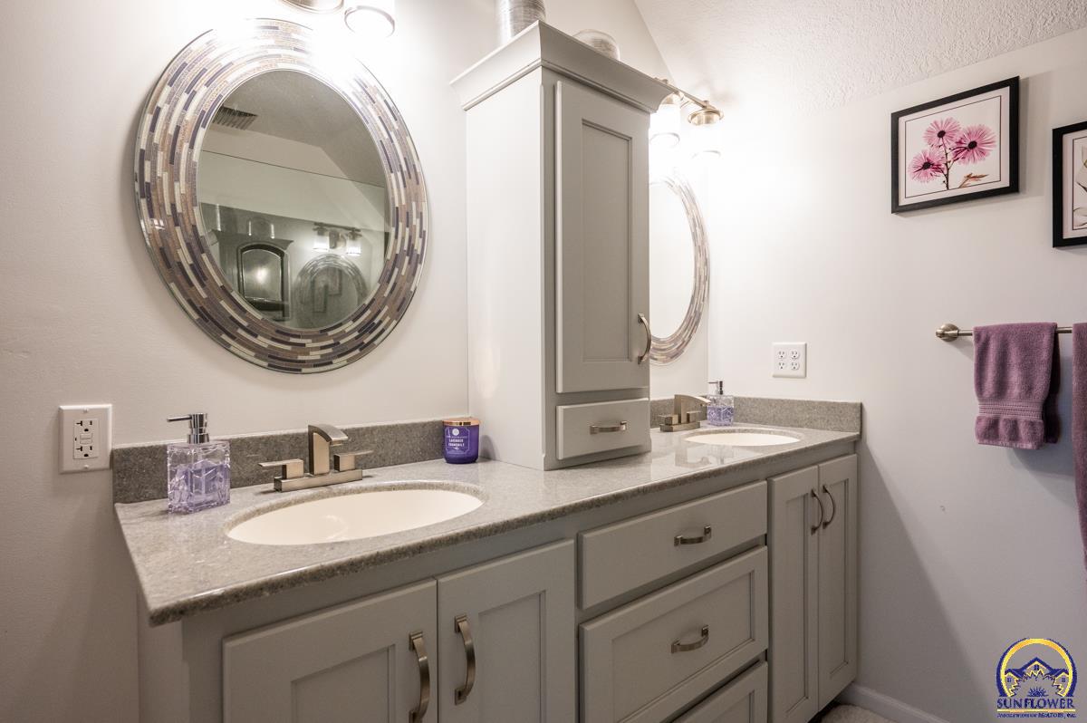 4647 Southeast Shawnee Heights Road Tecumseh, KS 66542 - Photo 23 of 37