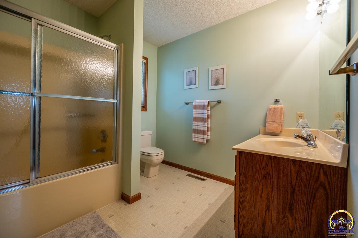 4647 Southeast Shawnee Heights Road Tecumseh, KS 66542 - Photo 28 of 37
