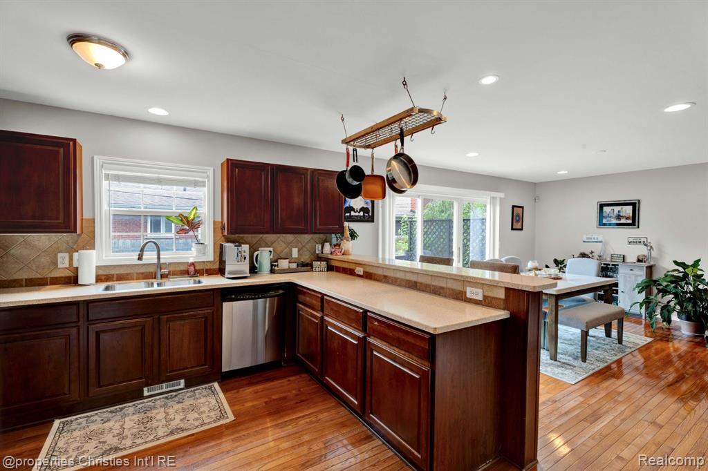 3813 Rochester Road Royal Oak, MI 48073 - Photo 8 of 37 Gallery Image 8