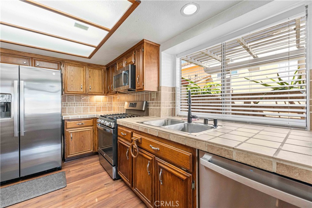 12981 August Circle Riverside, CA 92503 - Photo 23 of 59 A welcoming cook area!