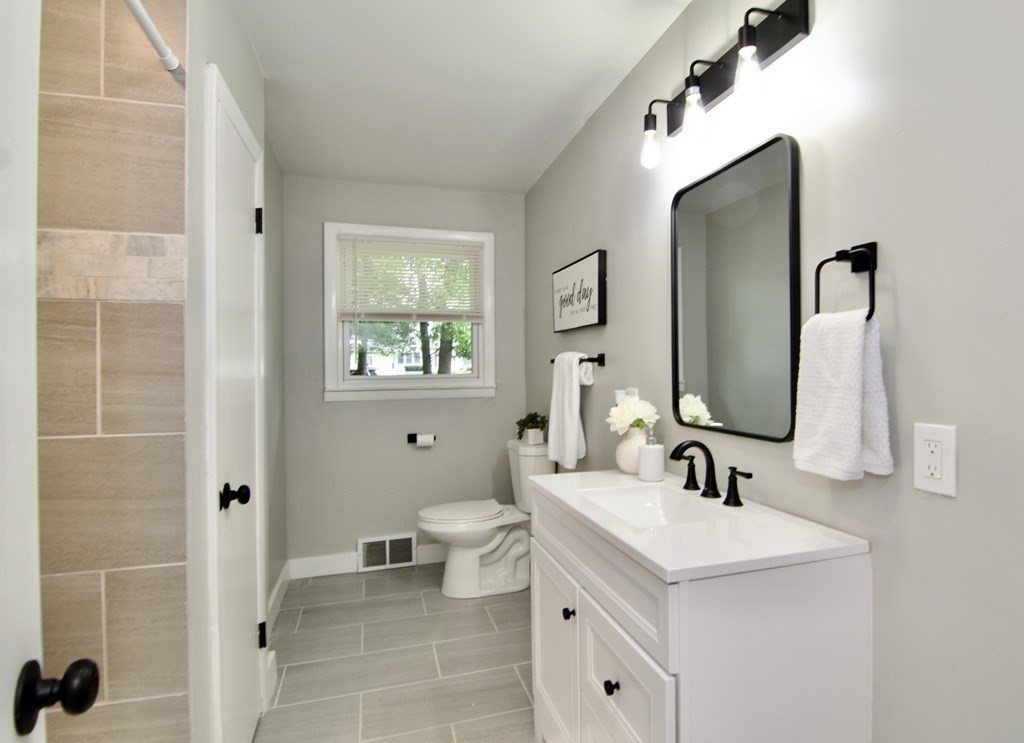 11 Aberdeen Road Springfield, MA 01109 - Photo 20 of 42 a bathroom with a sink and a mirror