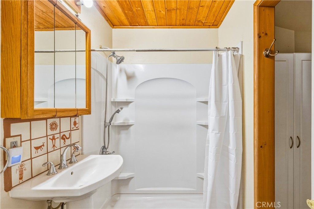 5975 Desert Star Road Johnson Valley, CA 92285 - Photo 17 of 74 Main house laundry room