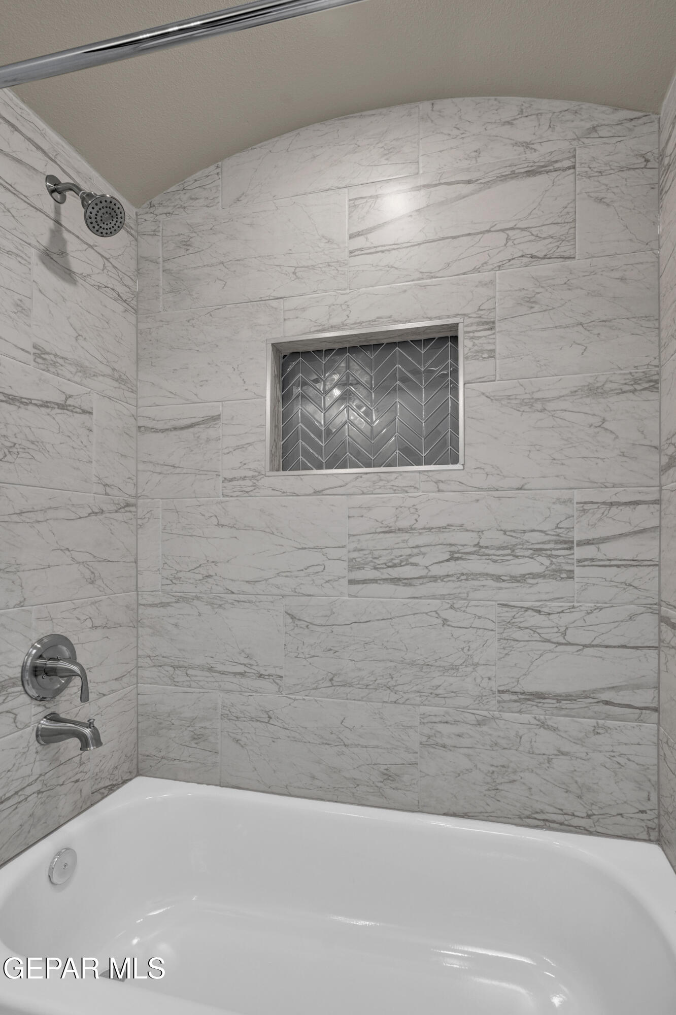 6958 Levee Circle El Paso, TX 79932 - Photo 50 of 55 a bathroom with a bathtub