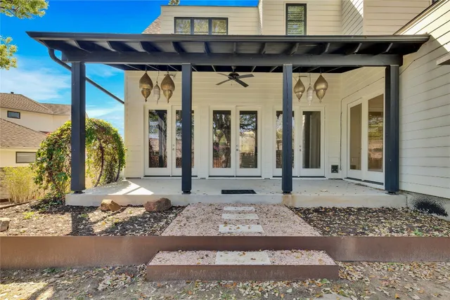 a view of a house with entryway