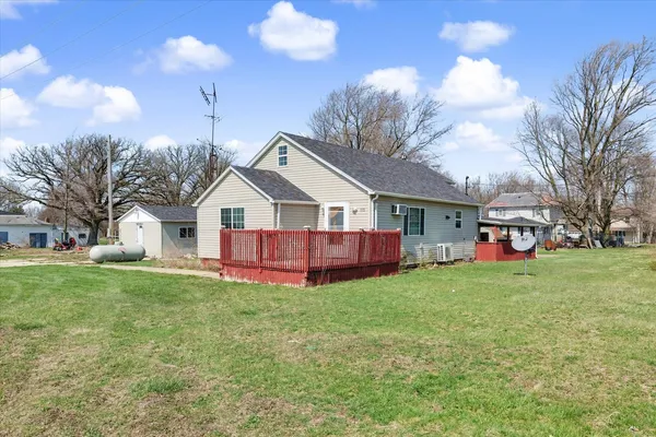 $95,000 | 110 Highway 54, Roberts, IL 60962