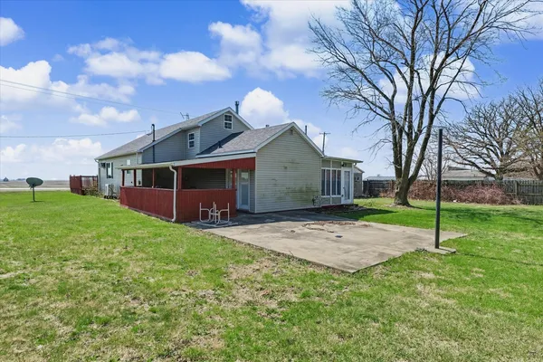 $95,000 | 110 Highway 54, Roberts, IL 60962