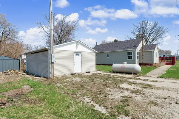$95,000 | 110 Highway 54, Roberts, IL 60962