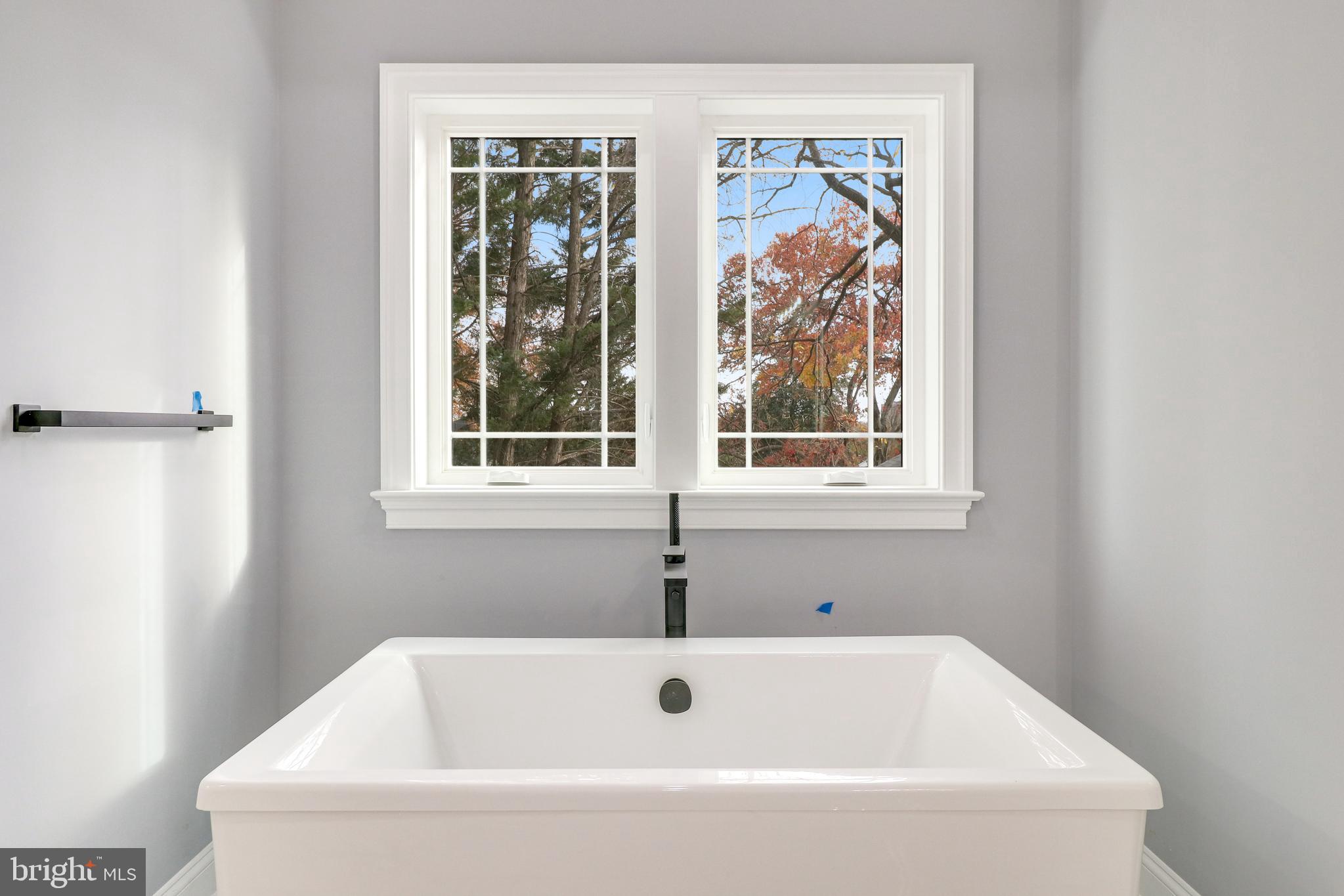 2725 South Arlington Ridge Road Arlington, VA 22202 - Photo 31 of 80 Master Suite Bath