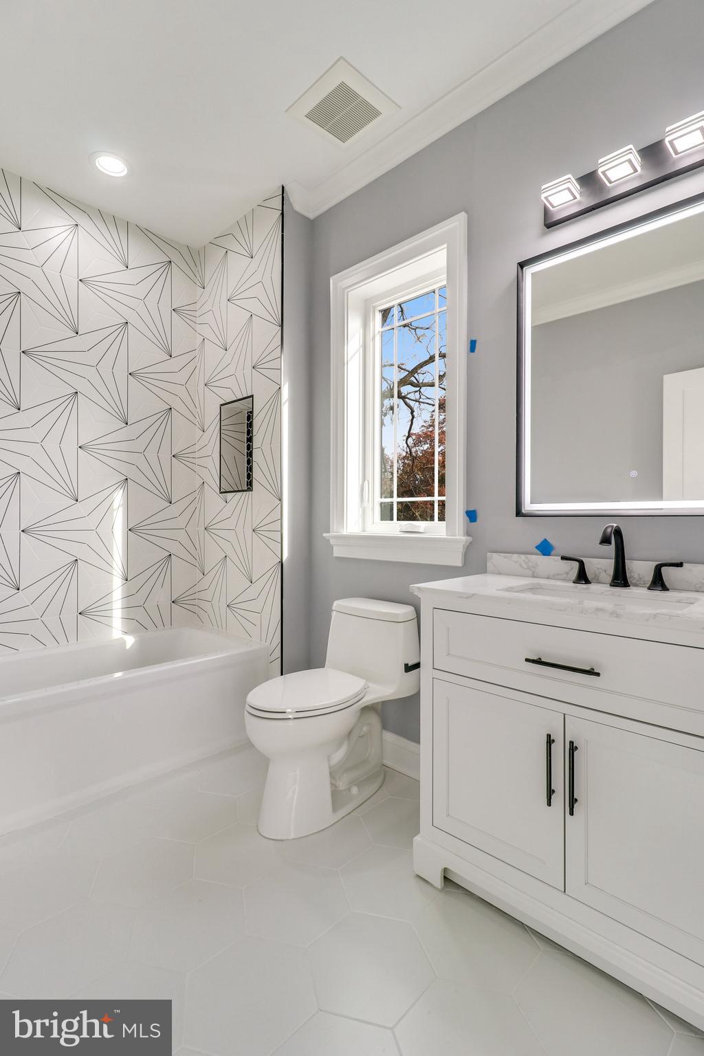 2725 South Arlington Ridge Road Arlington, VA 22202 - Photo 35 of 80 Bath