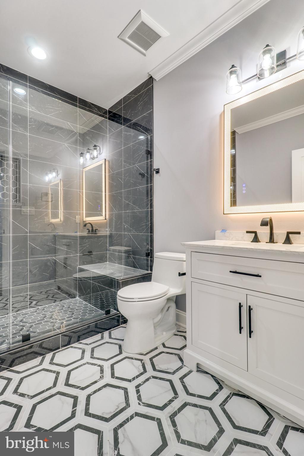 2725 South Arlington Ridge Road Arlington, VA 22202 - Photo 43 of 80 Bath