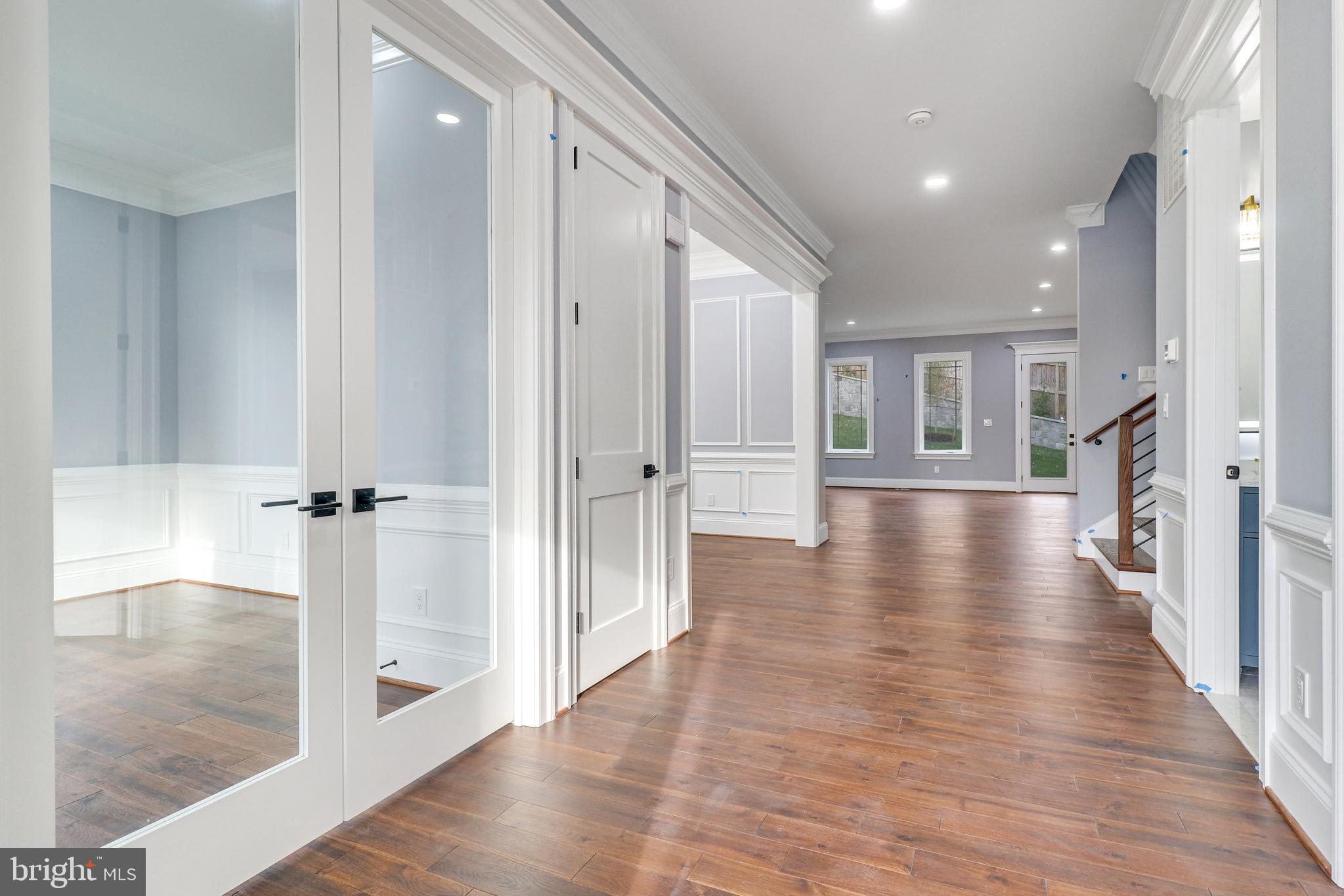 2725 South Arlington Ridge Road Arlington, VA 22202 - Photo 6 of 80 Foyer/Library
