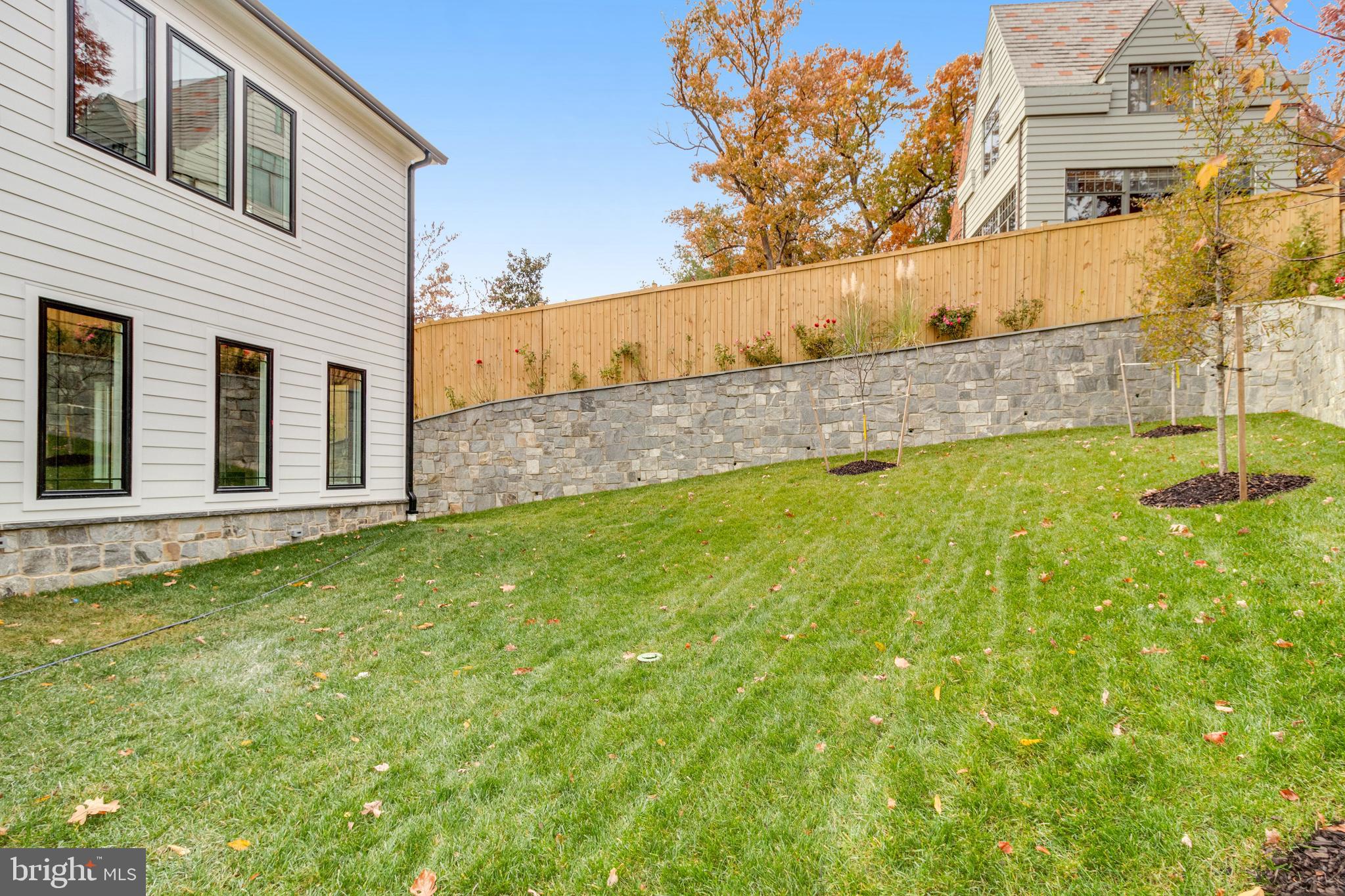 2725 South Arlington Ridge Road Arlington, VA 22202 - Photo 67 of 80 Back