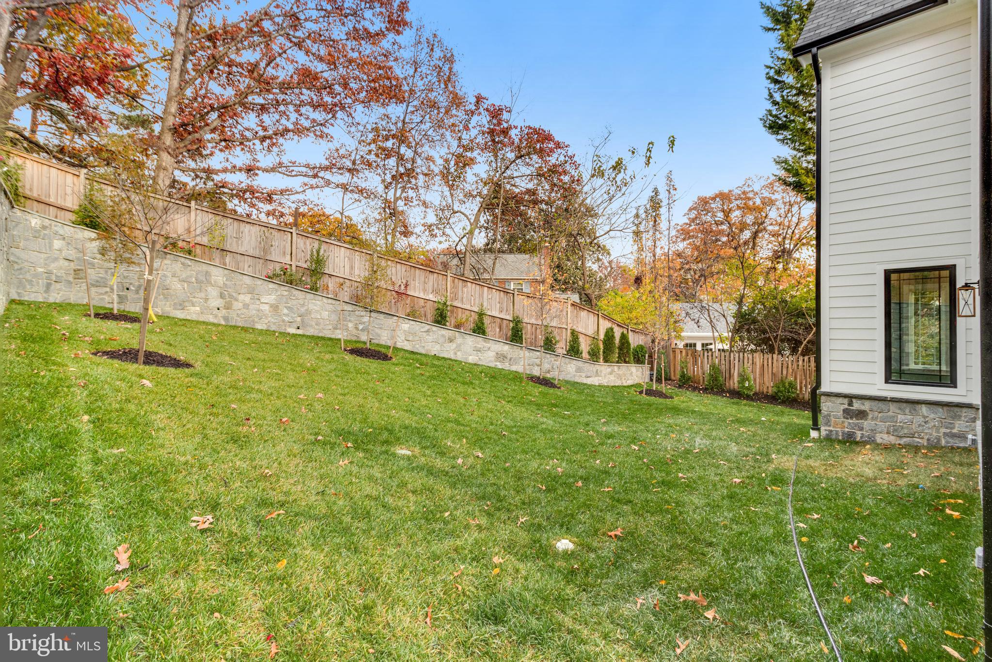 2725 South Arlington Ridge Road Arlington, VA 22202 - Photo 68 of 80 Back