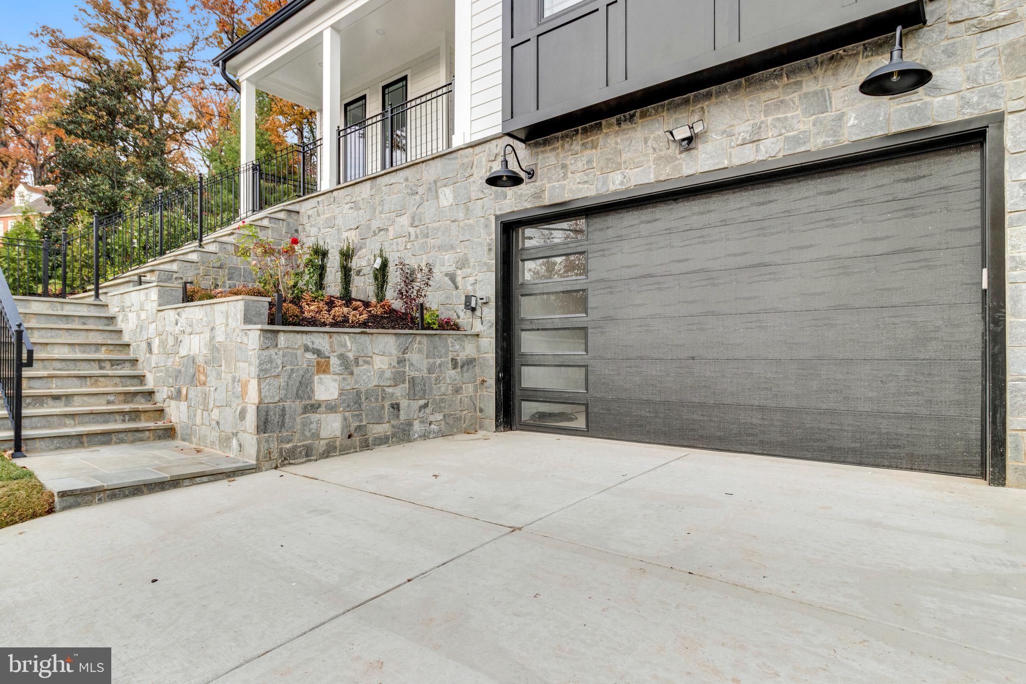 2725 South Arlington Ridge Road Arlington, VA 22202 - Photo 70 of 80 Front