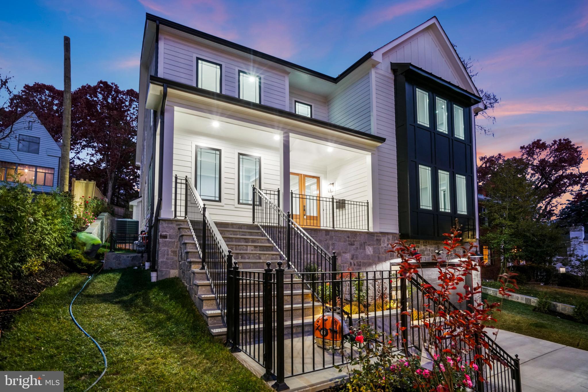 2725 South Arlington Ridge Road Arlington, VA 22202 - Photo 75 of 80 Front