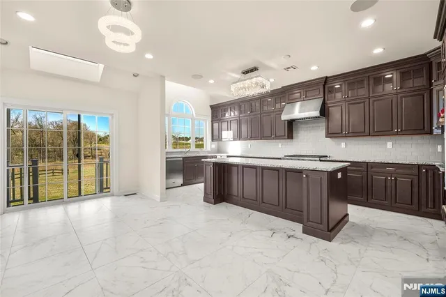 $18,000 | 14 Woodmere Road, Upper Saddle River, NJ 07458