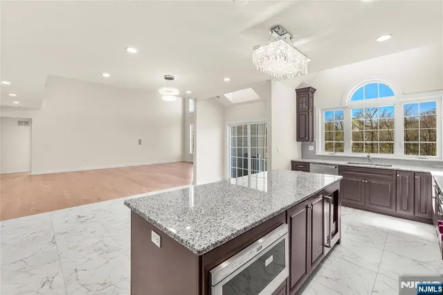 $18,000 | 14 Woodmere Road, Upper Saddle River, NJ 07458