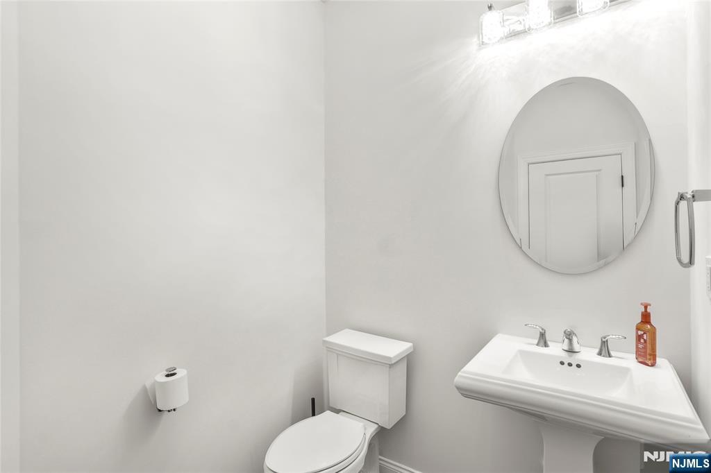 14 Woodmere Road Upper Saddle River, NJ 07458 - Photo 32 of 50