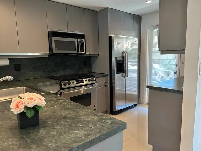 $2,400 | 2800 Northeast 14th Street Causeway, Unit 207, Pompano Beach, FL 33062