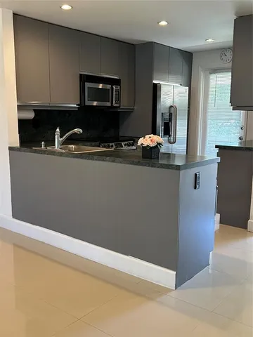 $2,400 | 2800 Northeast 14th Street Causeway, Unit 207, Pompano Beach, FL 33062