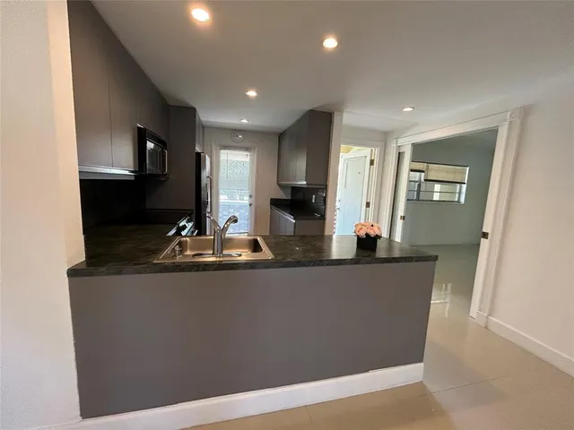 $2,400 | 2800 Northeast 14th Street Causeway, Unit 207, Pompano Beach, FL 33062