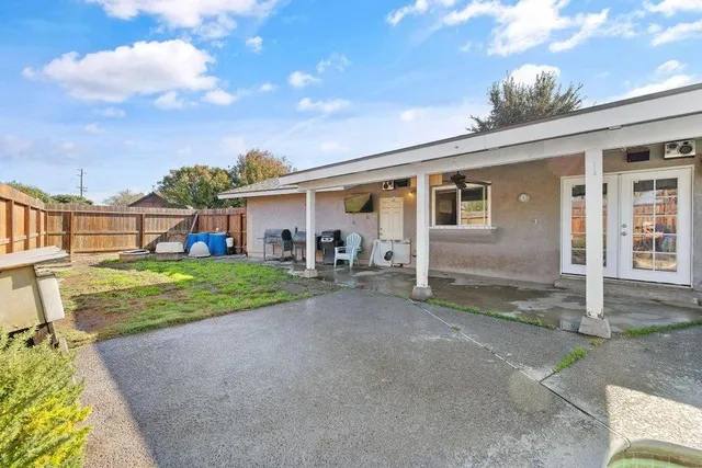 a view of a house with a backyard