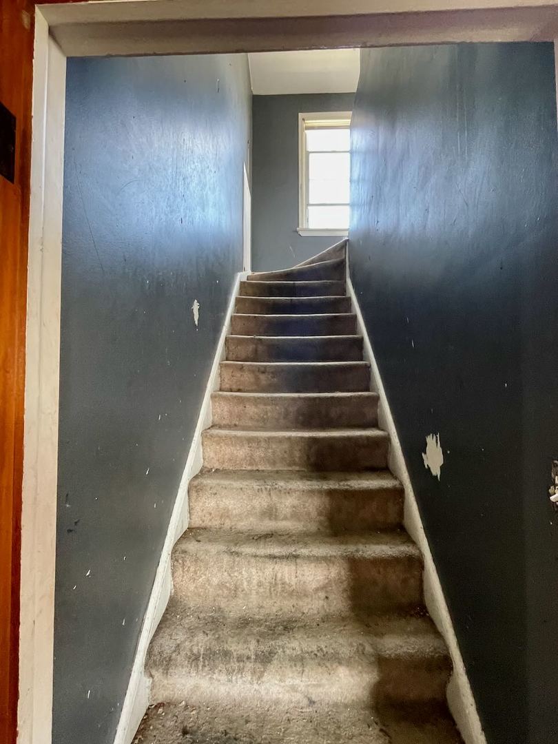 7304 West 57th Street Summit, IL 60501 - Photo 11 of 32 a view of entryway