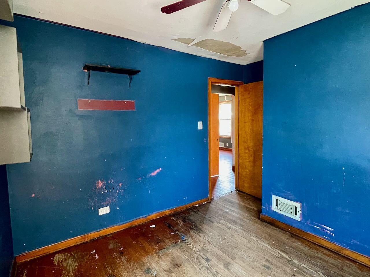 7304 West 57th Street Summit, IL 60501 - Photo 15 of 32 a view of an empty room with a window