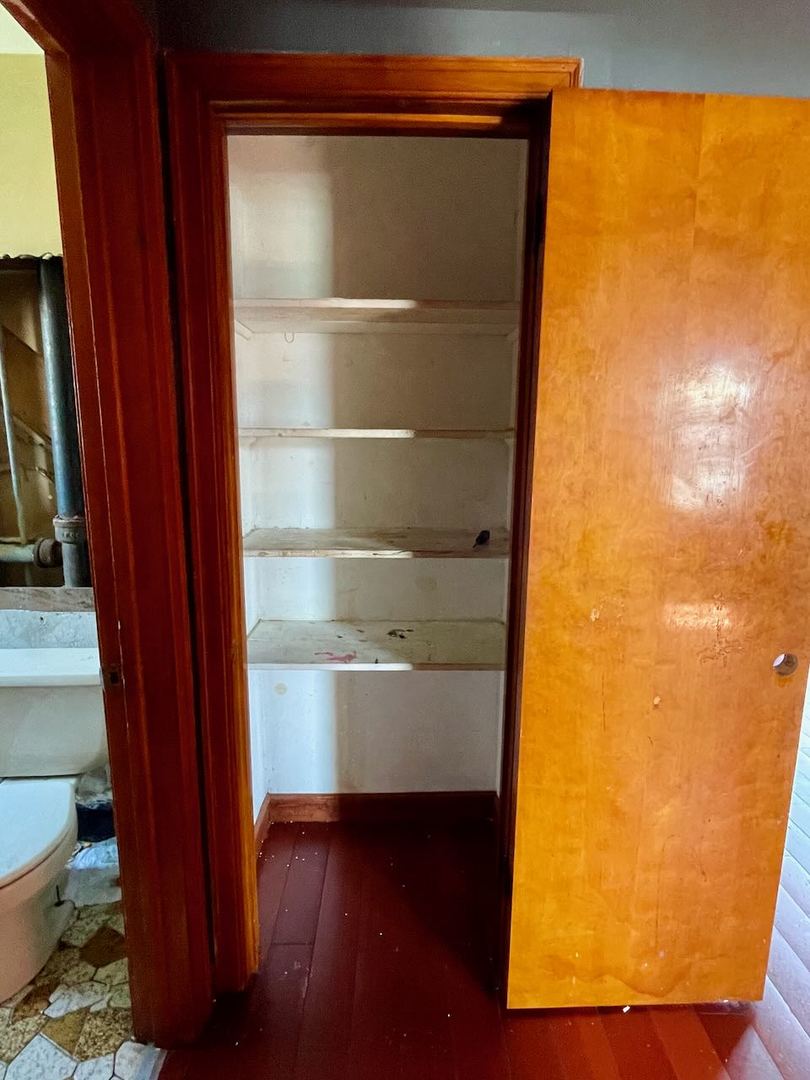 7304 West 57th Street Summit, IL 60501 - Photo 27 of 32 a view of a wooden door