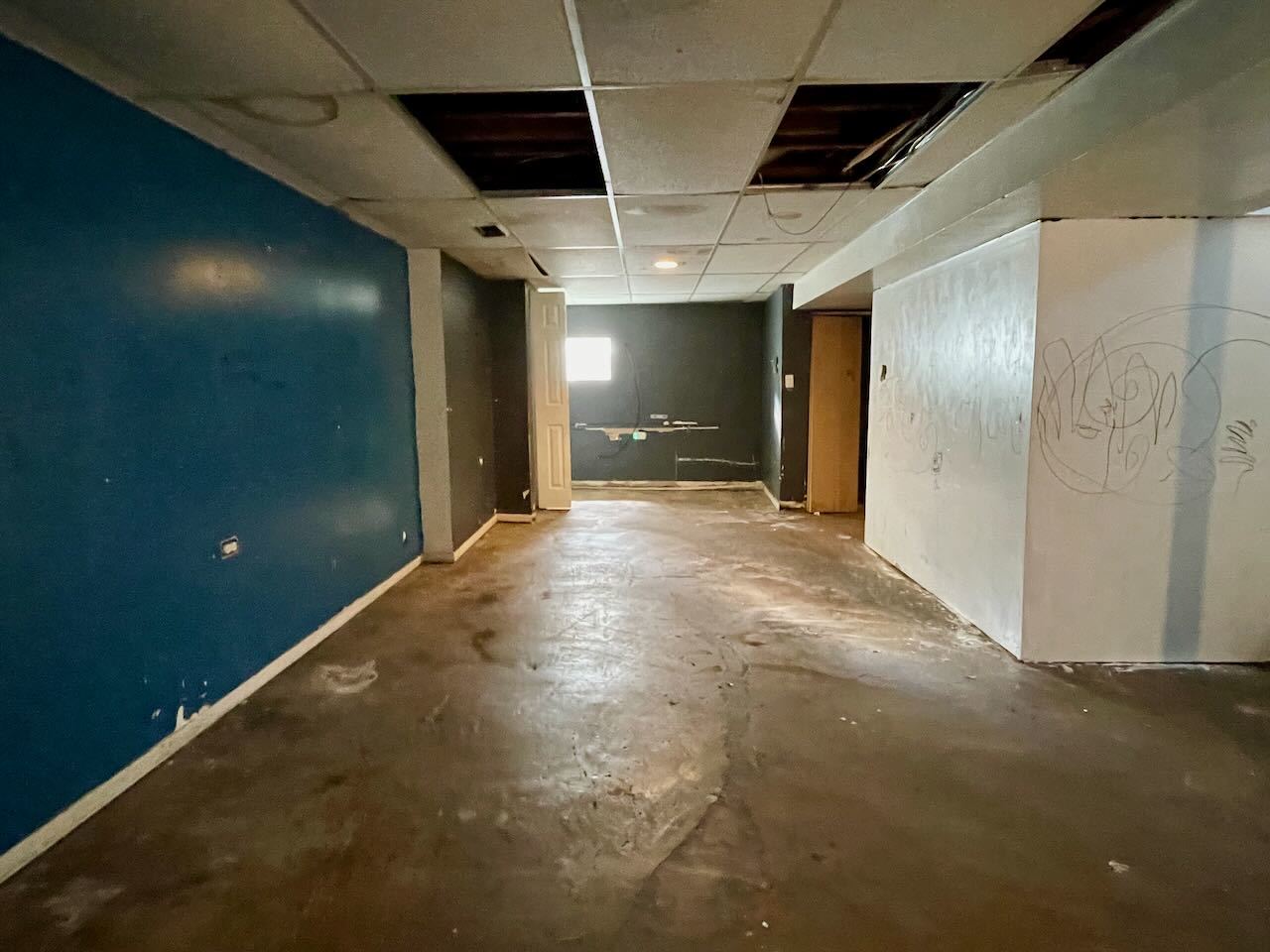 7304 West 57th Street Summit, IL 60501 - Photo 30 of 32 a view of a hallway