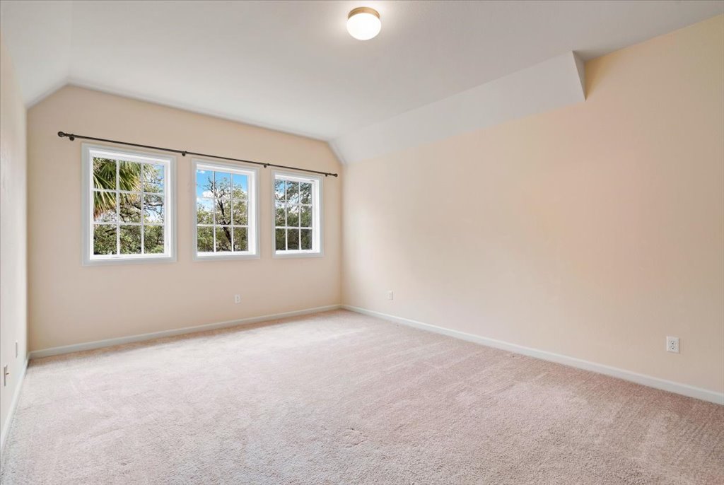 3006 Washington Square Austin, TX 78705 - Photo 24 of 40 an empty room with windows