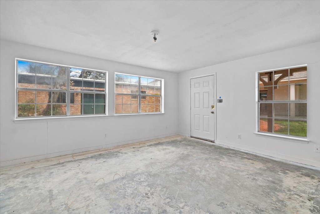 3006 Washington Square Austin, TX 78705 - Photo 30 of 40 a view of an empty room with a window