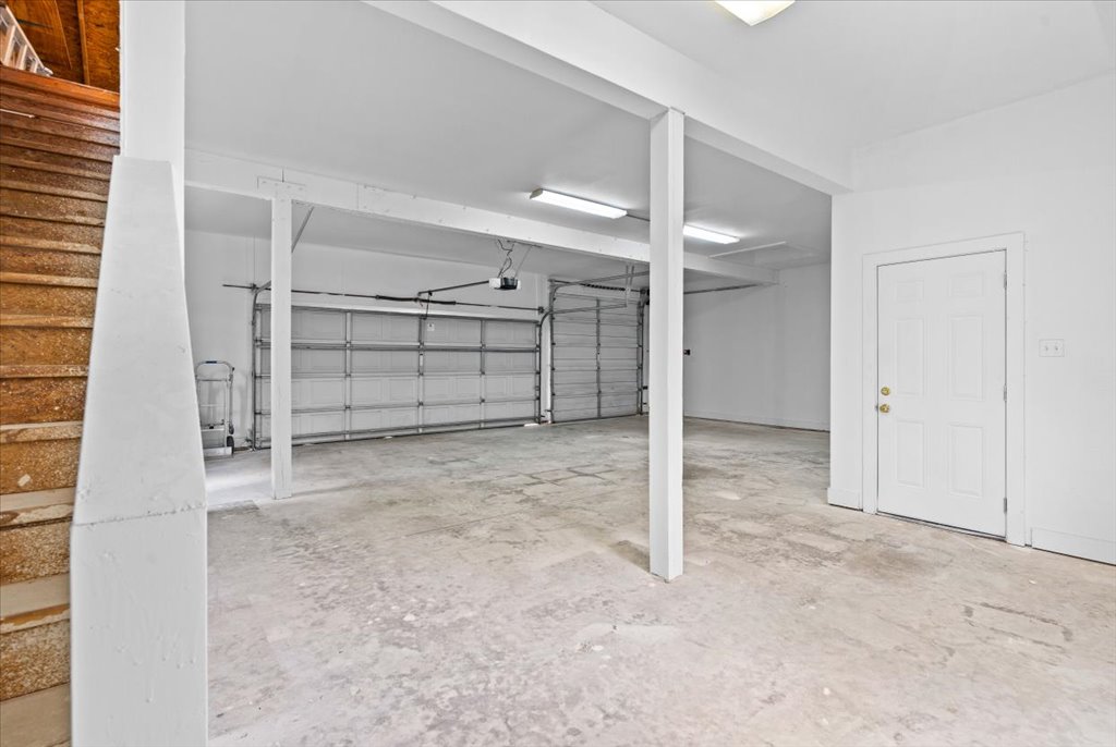 3006 Washington Square Austin, TX 78705 - Photo 32 of 40 an empty room with a empty space