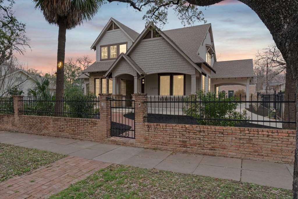 3006 Washington Square Austin, TX 78705 - Photo 39 of 40 a front view of a house with a garden