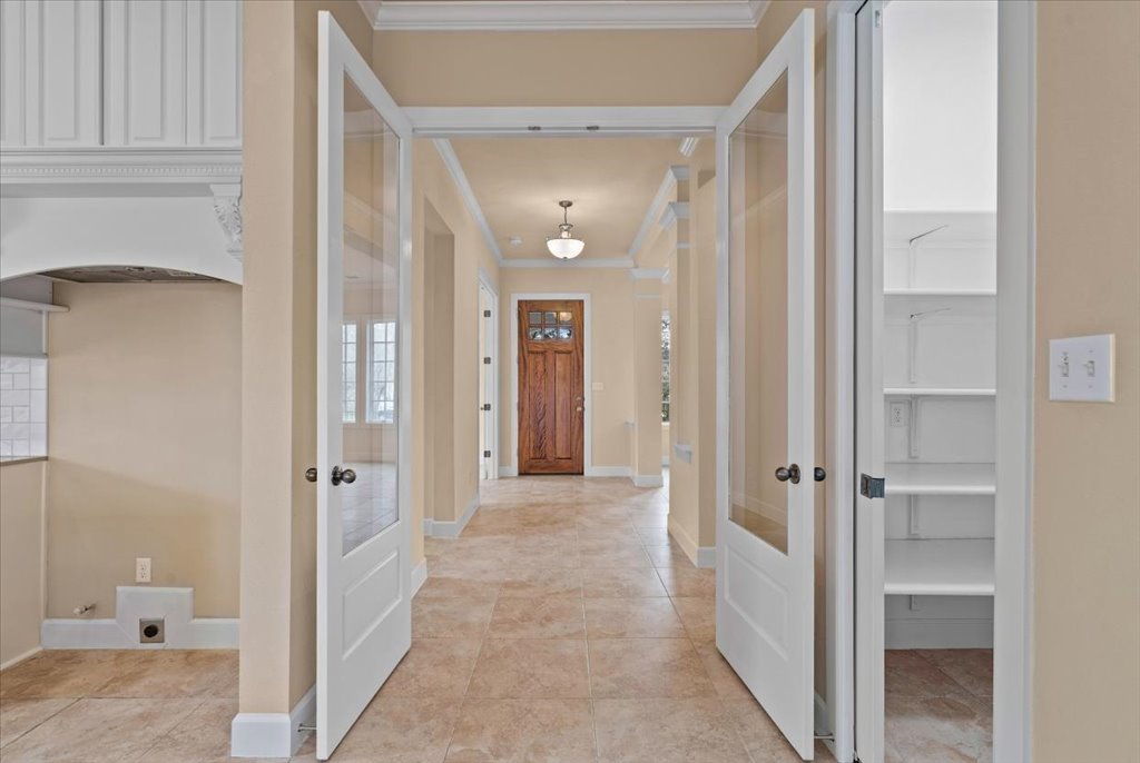 3006 Washington Square Austin, TX 78705 - Photo 8 of 40 a view of a hallway with a livingroom and a bathroom