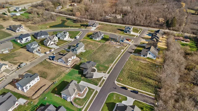 $175,000 | W194-n5457 Broadwing Circle, Unit LT11, Menomonee Falls, WI 53051