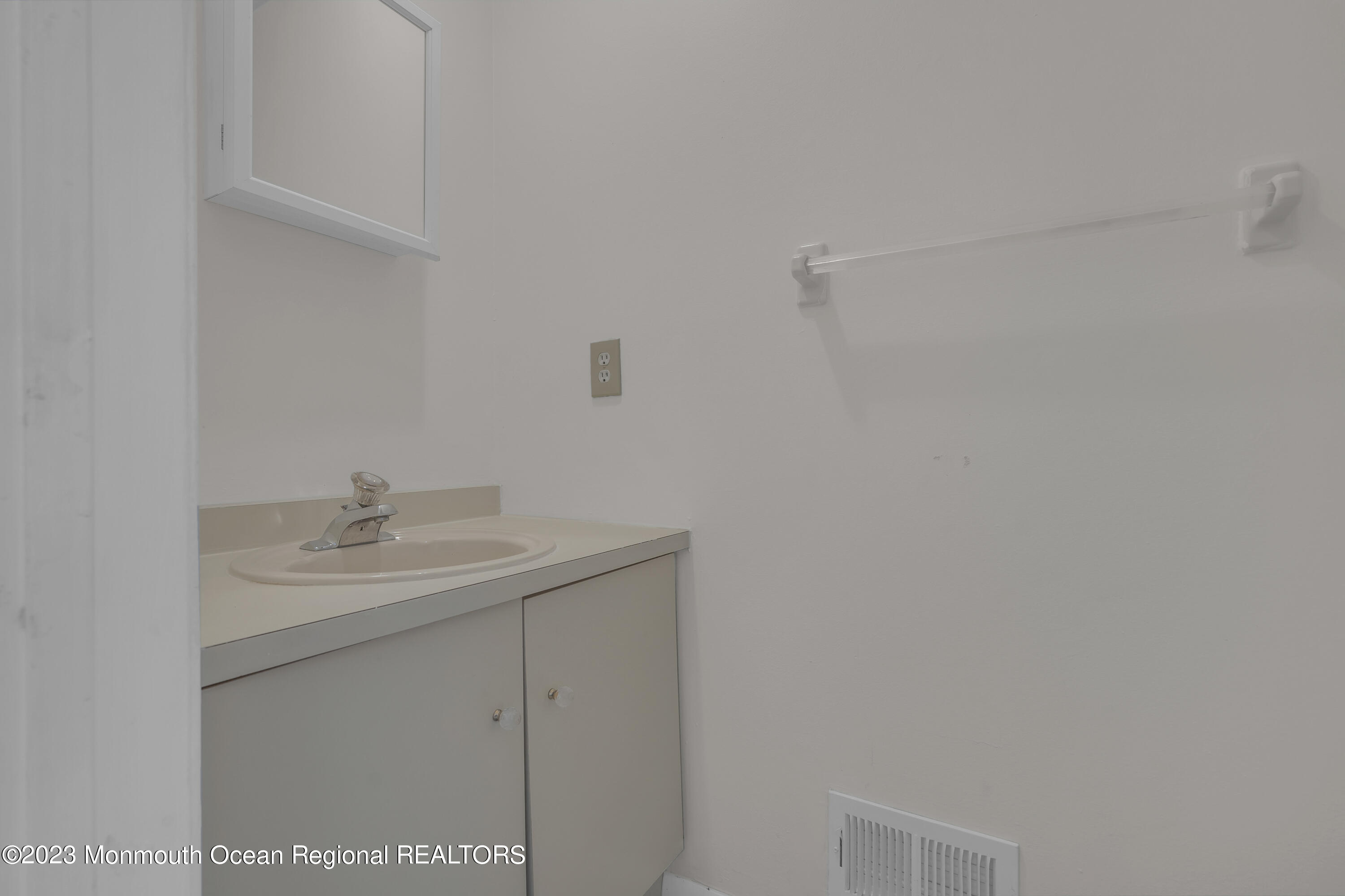 67 Chestnut Way, Unit 67 Manalapan, NJ 07726 - Photo 13 of 39 032_dsc03977