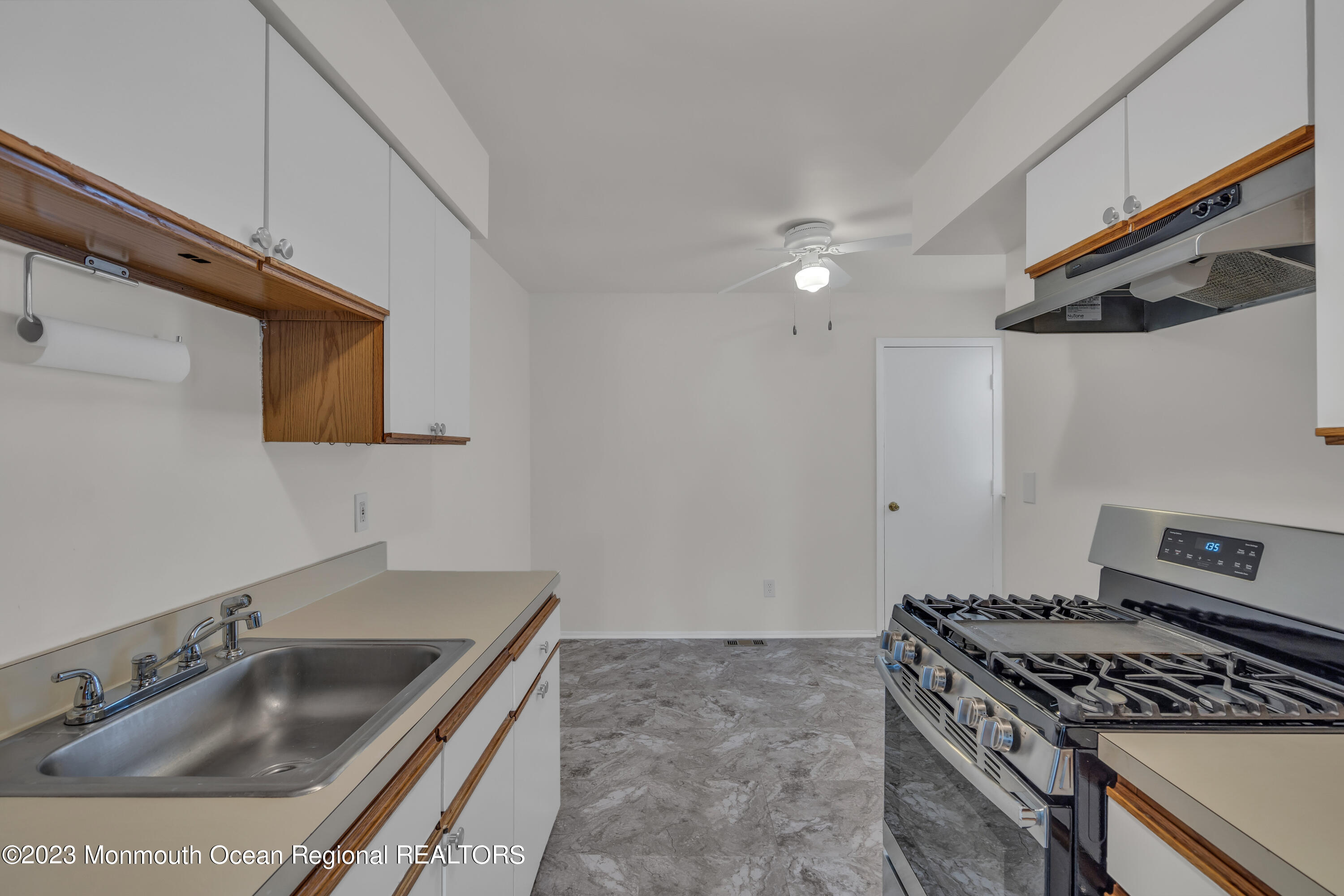 67 Chestnut Way, Unit 67 Manalapan, NJ 07726 - Photo 14 of 39 019_dsc03897