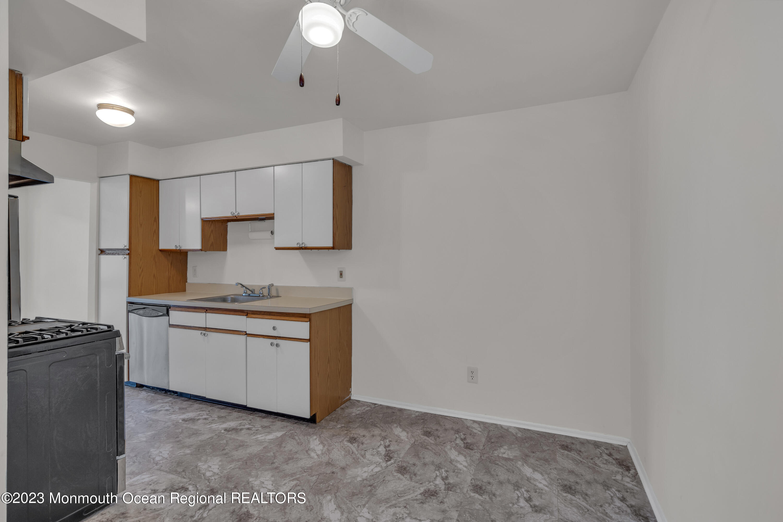67 Chestnut Way, Unit 67 Manalapan, NJ 07726 - Photo 17 of 39 015_dsc03867