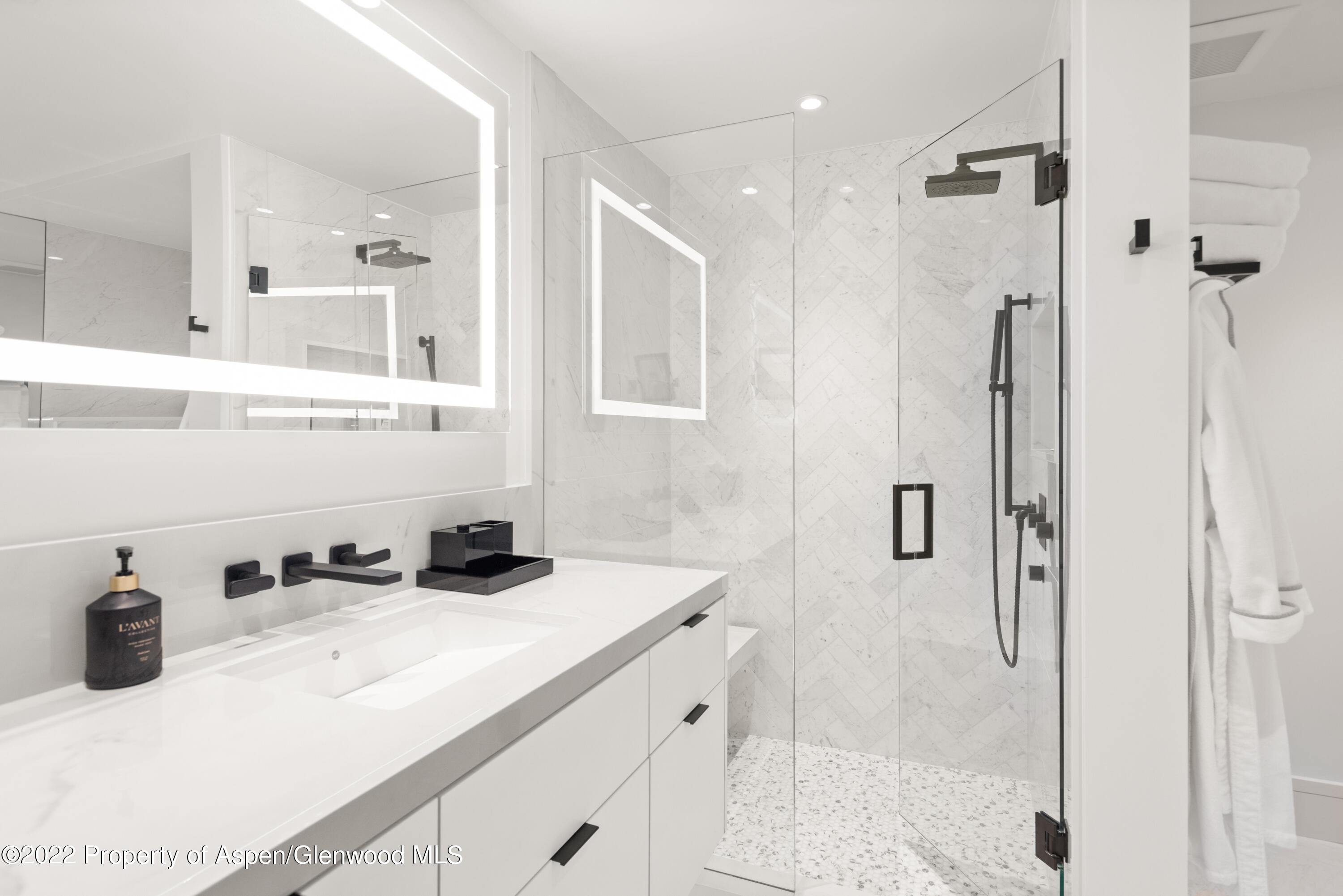 600 East Main Street, Unit 307 Aspen, CO 81611 - Photo 6 of 10 600eMain307_HiRes_220623002