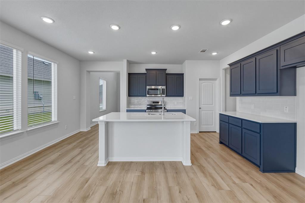 1233 Frio Drive Springtown, TX 76082 - Photo 9 of 29