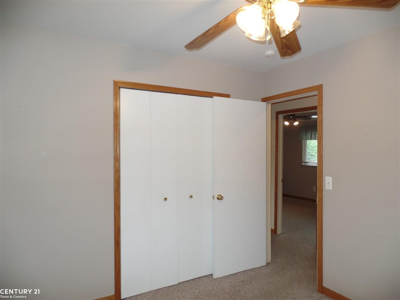 27051 Kelly Road Roseville, MI 48066 - Photo 16 of 21