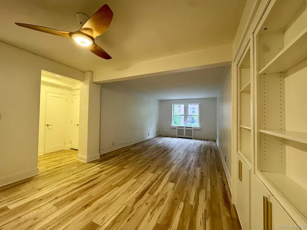 $185,000 | 2090 Barnes Avenue, Unit 2G | Pelham Parkway