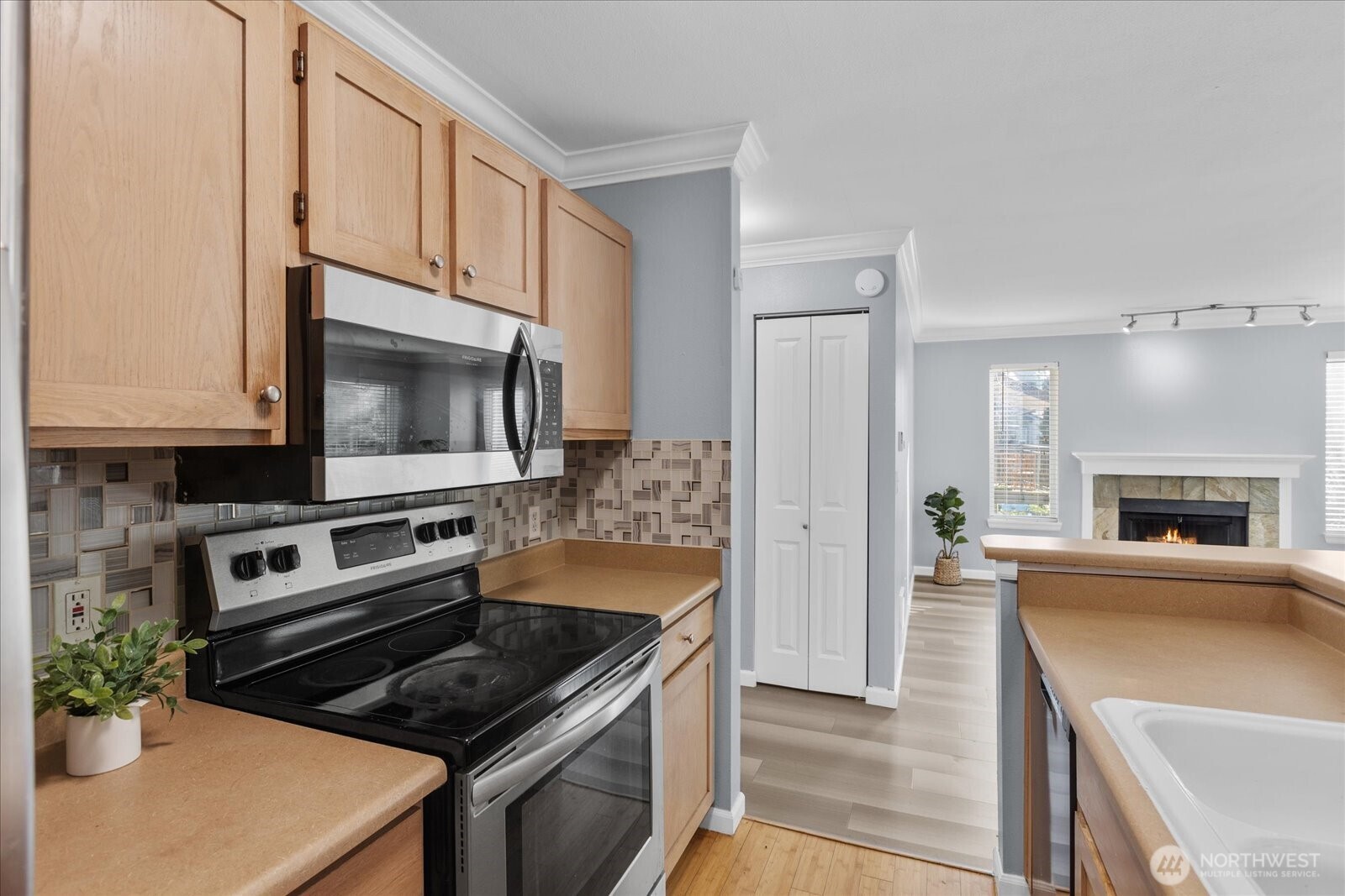 31500 33rd Place Southwest, Unit E201 Federal Way, WA 98023 - Photo 9 of 27