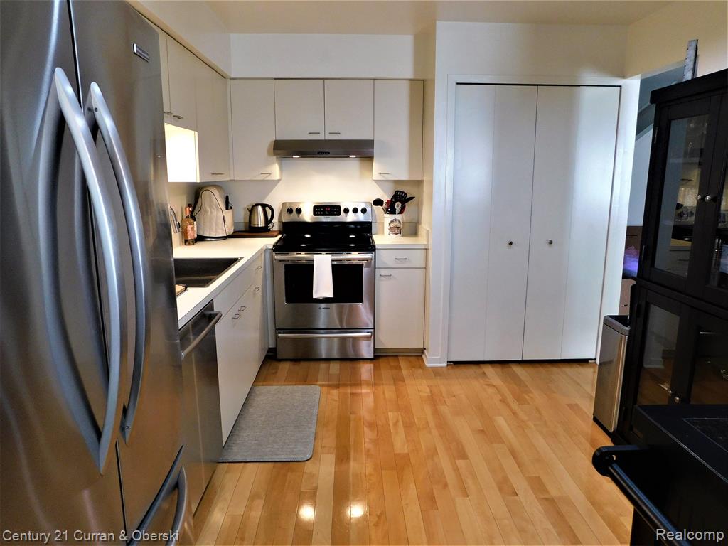 689 Charing Court Rochester Hills, MI 48307 - Photo 11 of 35