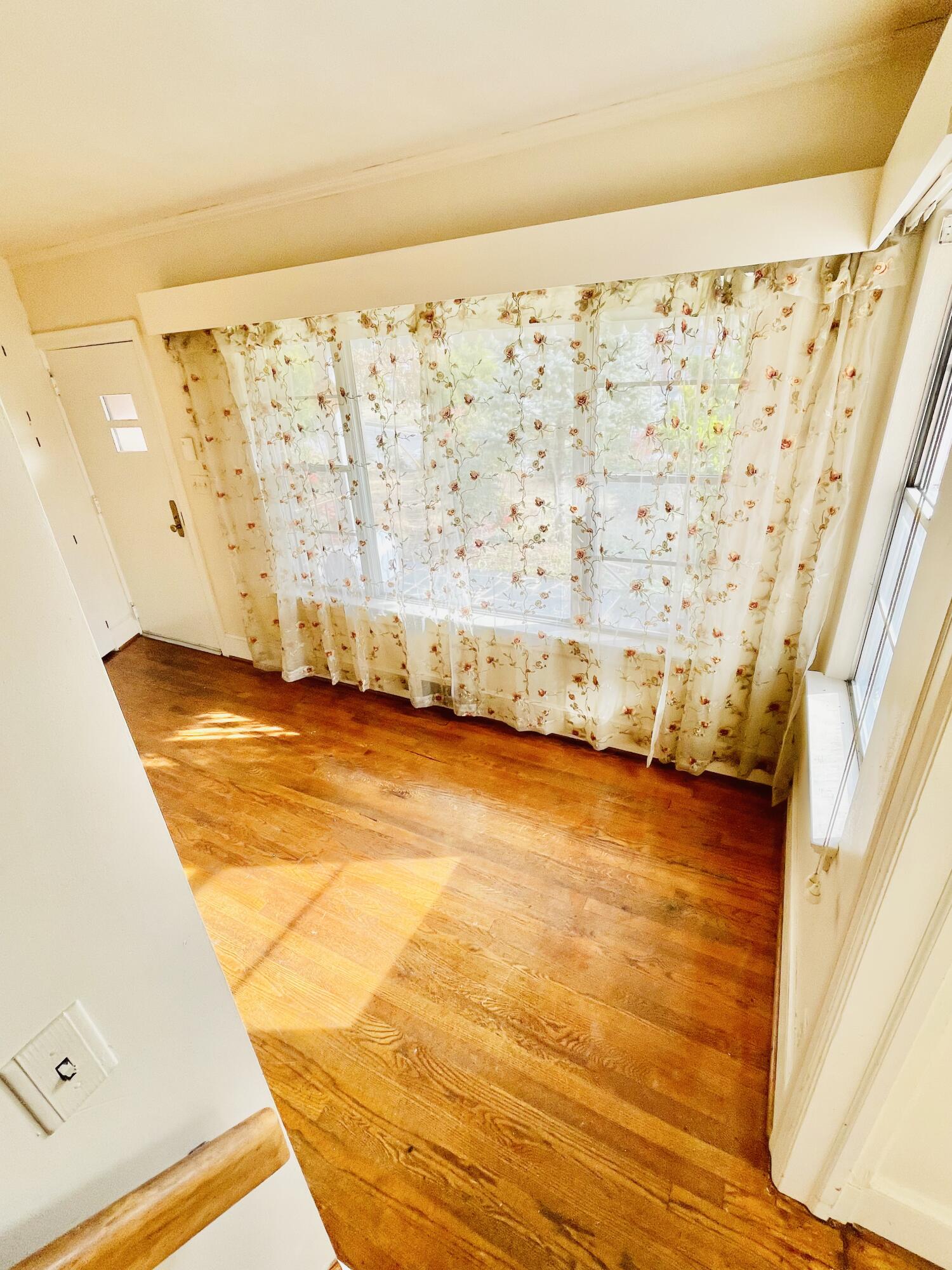 1917 Langdon Road Southwest Roanoke, VA 24015 - Photo 16 of 54 living room