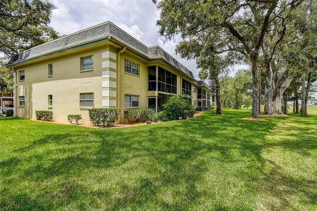 a view of a parking area