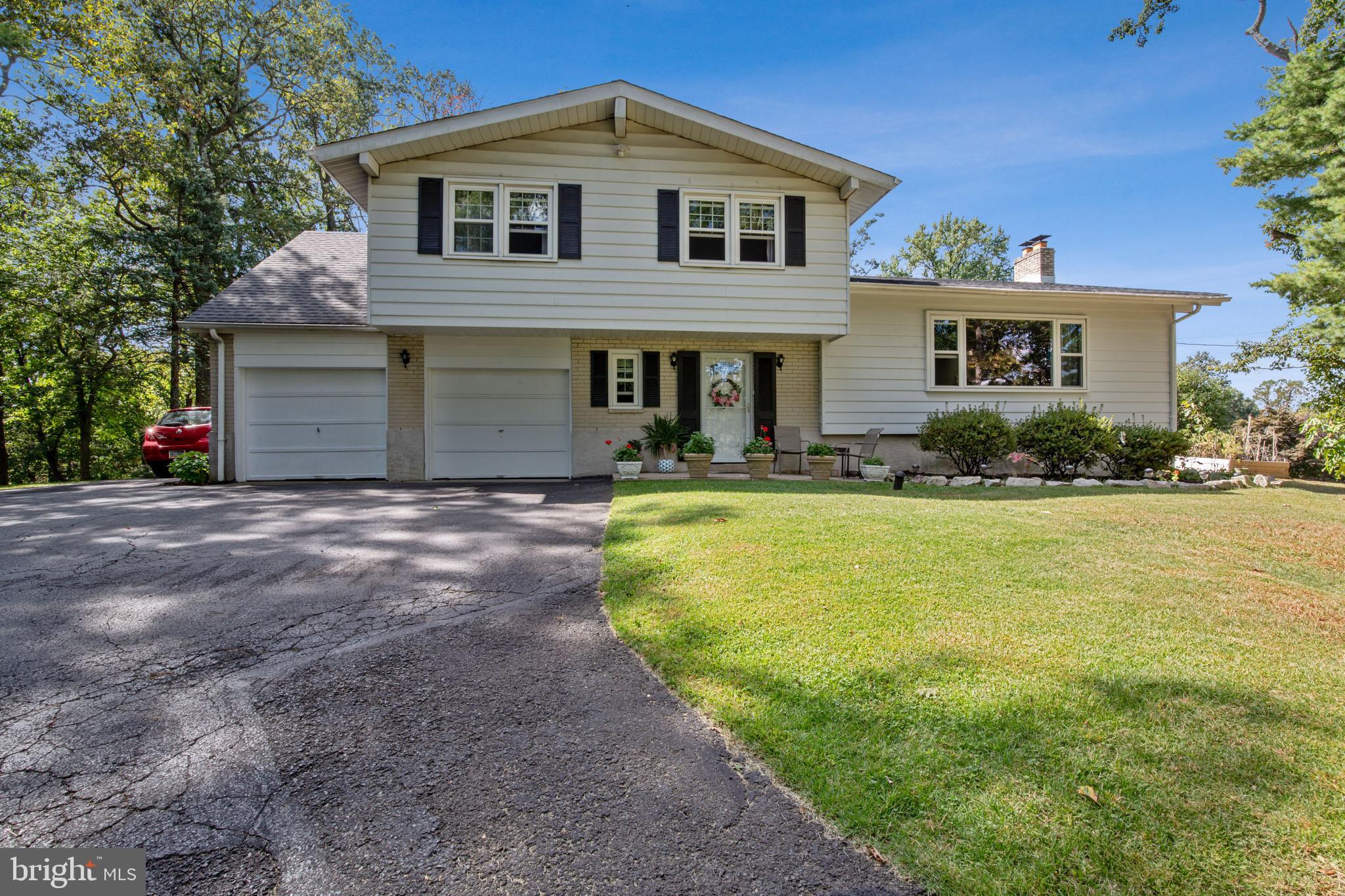 2327 Fairway Road Huntingdon Valley, PA 19006 - Photo 1 of 30 Gallery Image 1