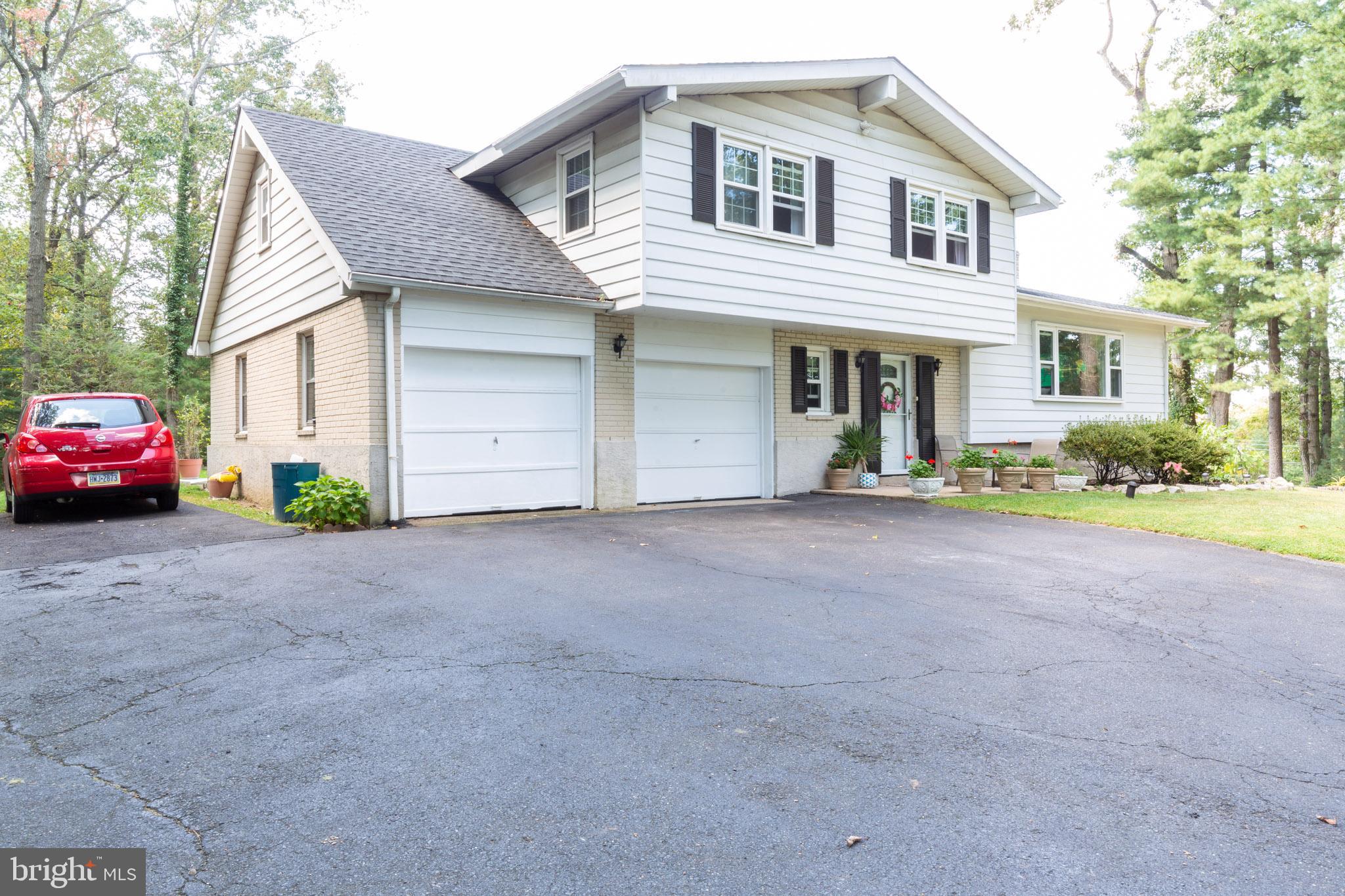 2327 Fairway Road Huntingdon Valley, PA 19006 - Photo 3 of 30 Gallery Image 3